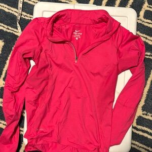 Nike < long sleeve 1/4 zip